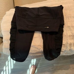 LuluLemon sharp turns cropped leggings